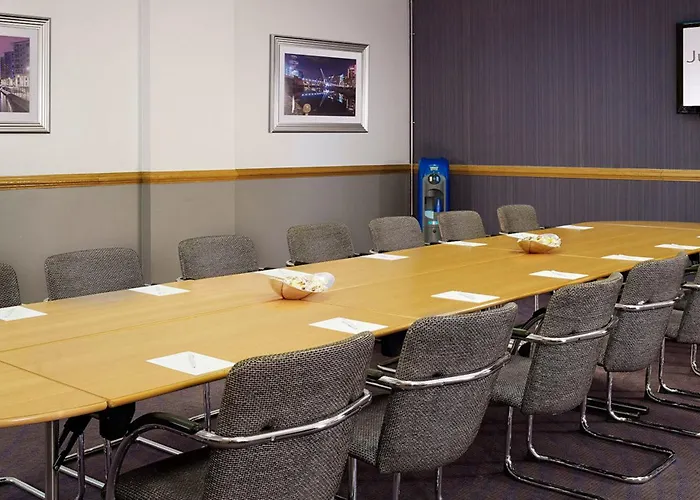 ホテル Leonardo - Formerly Jurys 4*