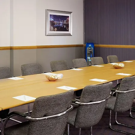 Hotel Leonardo Leeds - Formerly Jurys Leeds 4*