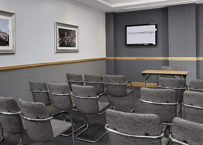 Leonardo - Formerly Jurys Готель