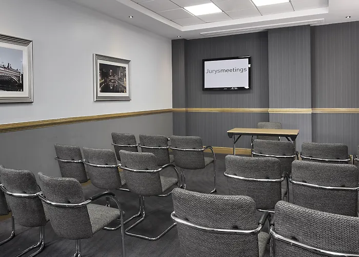 Готель Leonardo - Formerly Jurys