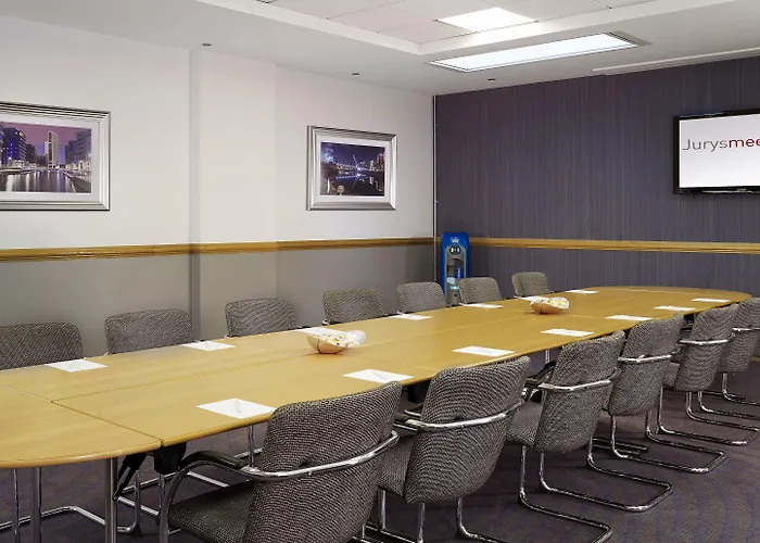 Leonardo - Formerly Jurys Готель